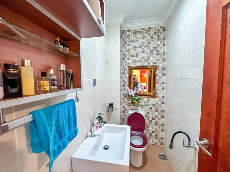 Semi-Detached House for Sale in Bandar Tasik Kesuma (Beranang) - Mahirah . - Bathroom - PropertyGuru.com.my
