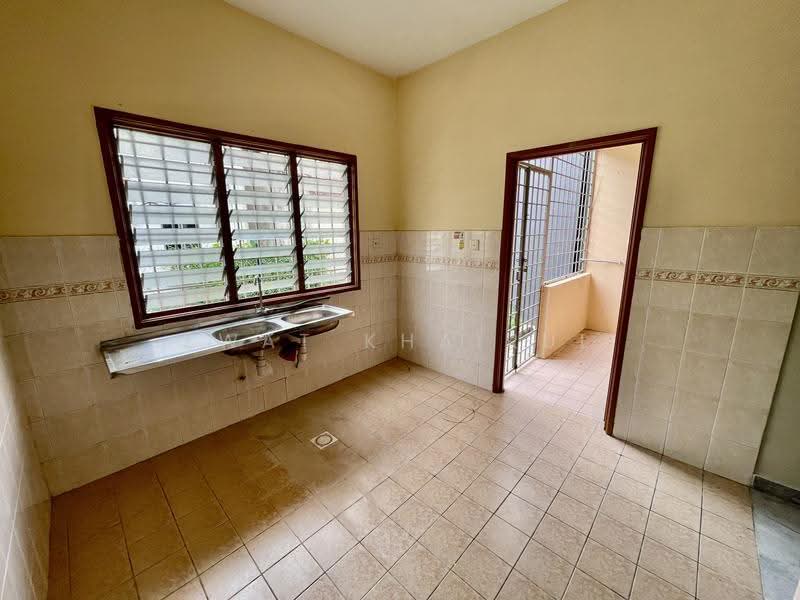 Rumah Teres 2-Tingkat untuk Dijual di Putra Heights (Subang Jaya) - Ewat Khairul - Kitchen - PropertyGuru.com.my
