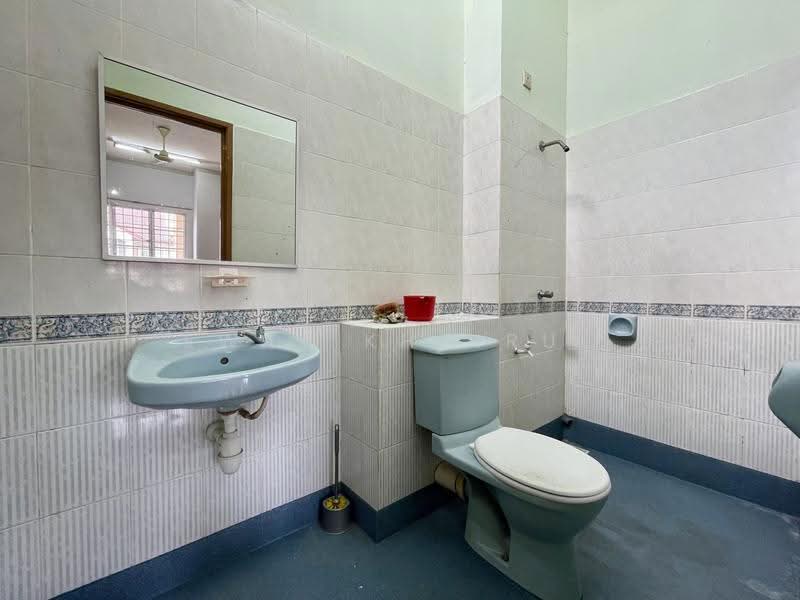 Rumah Teres 2-Tingkat untuk Dijual di Putra Heights (Subang Jaya) - Ewat Khairul - Bathroom - PropertyGuru.com.my