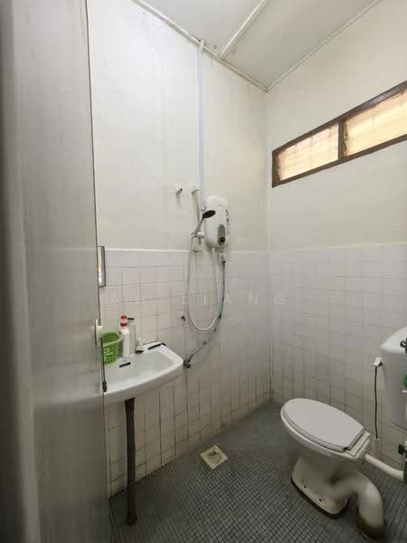 Rumah Teres 1-Tingkat untuk Dijual di Pekan Nanas (Johor) - Ah Liang - Bathroom - PropertyGuru.com.my