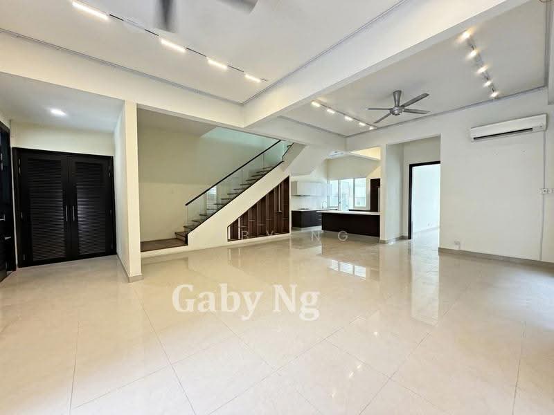 3-storey Terraced House for Sale in Duta Tropika (Batu) - Gaby Ng - Living Room - PropertyGuru.com.my
