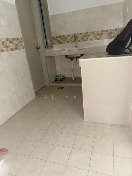 Pangsapuri untuk Dijual di Puteri Bayu Apartment - SL Yap - Kitchen - PropertyGuru.com.my