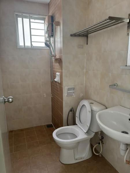 Pangsapuri untuk Dijual di Puteri Bayu Apartment - SL Yap - Bathroom - PropertyGuru.com.my