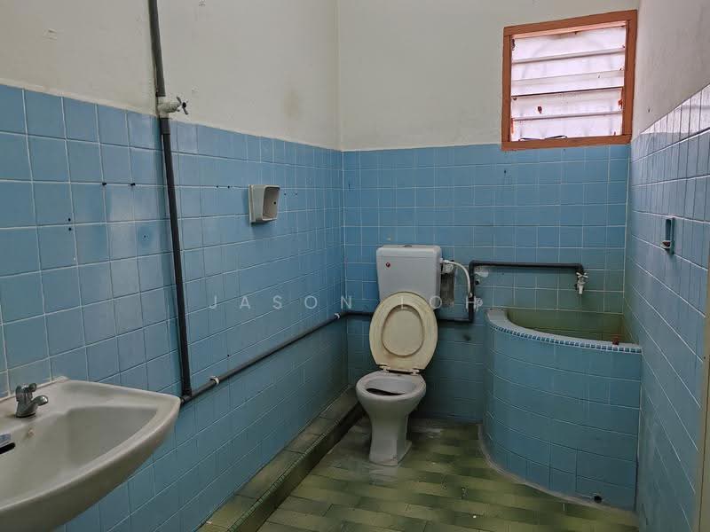 2-storey Terraced House for Sale in Taman Sri Intan (Menglembu) - Jason Loh - Bathroom - PropertyGuru.com.my