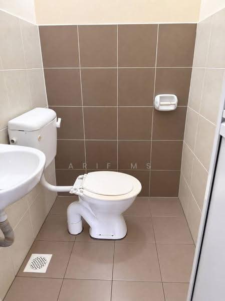 2-storey Terraced House for Sale in Taman Scientex Pasir Gudang (Pasir Gudang) - Arif MS - Bathroom - PropertyGuru.com.my