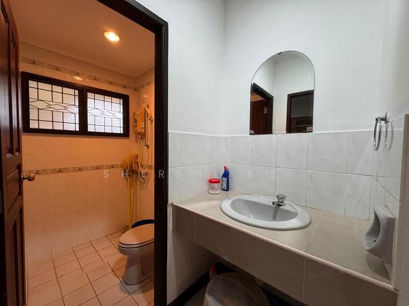 Semi-Detached House for Sale in Tabuan Jaya (Kuching) - Sherene Kok - Bathroom - PropertyGuru.com.my