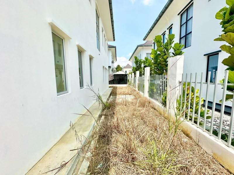 Semi-Detached House for Sale in Seksyen U15 (Shah Alam) - Luqmanul Hakim - Exterior - PropertyGuru.com.my