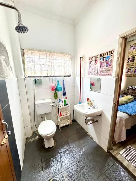 2-storey Terraced House for Sale in Taman Cempaka (Ampang) - Mahirah . - Bathroom - PropertyGuru.com.my