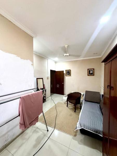 2-storey Terraced House for Sale in Taman Cempaka (Ampang) - Mahirah . - Living Room - PropertyGuru.com.my