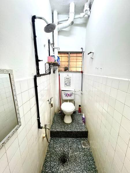 2-storey Terraced House for Sale in Taman Cempaka (Ampang) - Mahirah . - Bathroom - PropertyGuru.com.my