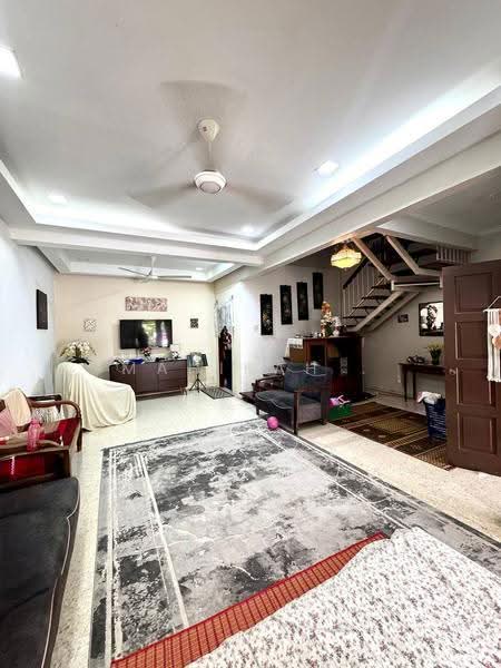 2-storey Terraced House for Sale in Taman Cempaka (Ampang) - Mahirah . - Living Room - PropertyGuru.com.my