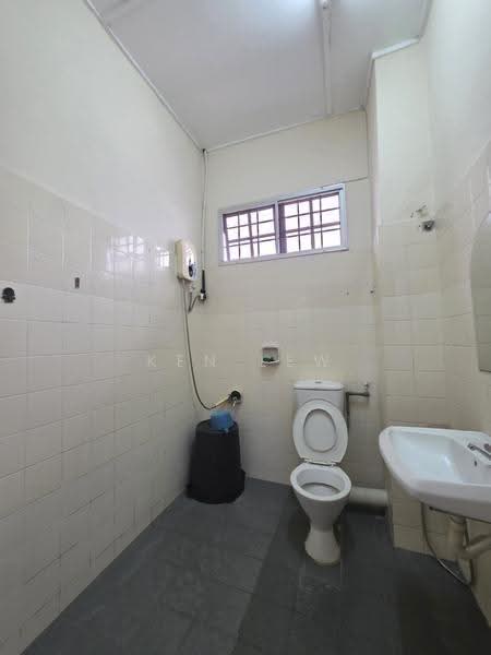 2-storey Terraced House for Sale in Taman Taynton View (Cheras) - Ken Lew - Bathroom - PropertyGuru.com.my