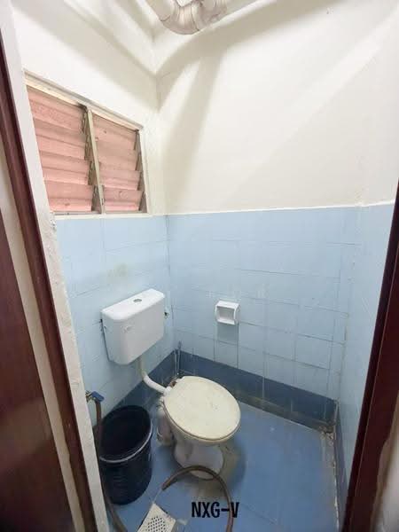 Flat for Sale at Taman Pendamar Indah 2 - Ivy Por - Bathroom - PropertyGuru.com.my