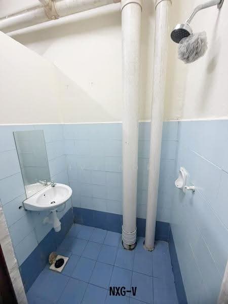 Flat for Sale at Taman Pendamar Indah 2 - Ivy Por - Bathroom - PropertyGuru.com.my