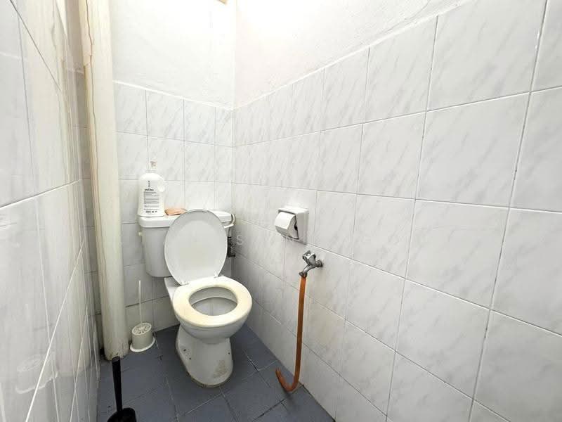 Shop / Office for Rent in Taman Molek (Johor Bahru) - Kian Seng Goh - Bathroom - PropertyGuru.com.my