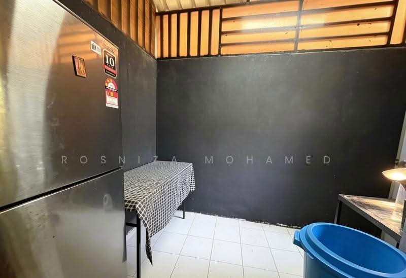 2-storey Terraced House for Sale in Taman Desa Alam (Shah Alam) - Rosniza Mohamed - Kitchen - PropertyGuru.com.my