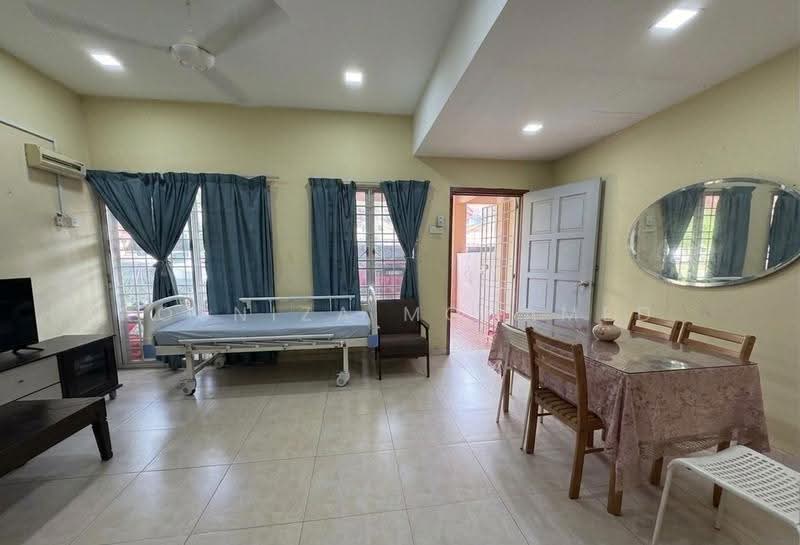2-storey Terraced House for Sale in Taman Desa Alam (Shah Alam) - Rosniza Mohamed - Living Room - PropertyGuru.com.my