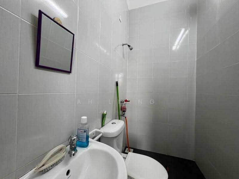 2-storey Terraced House for Sale in Taman Pulai Mutiara (Iskandar Puteri (Nusajaya)) - Ah Liang - Bathroom - PropertyGuru.com.my