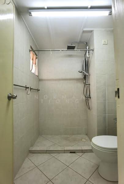 Kondominium untuk Dijual di Green Avenue Condominium - Norman Tiong - Master bathroom - PropertyGuru.com.my