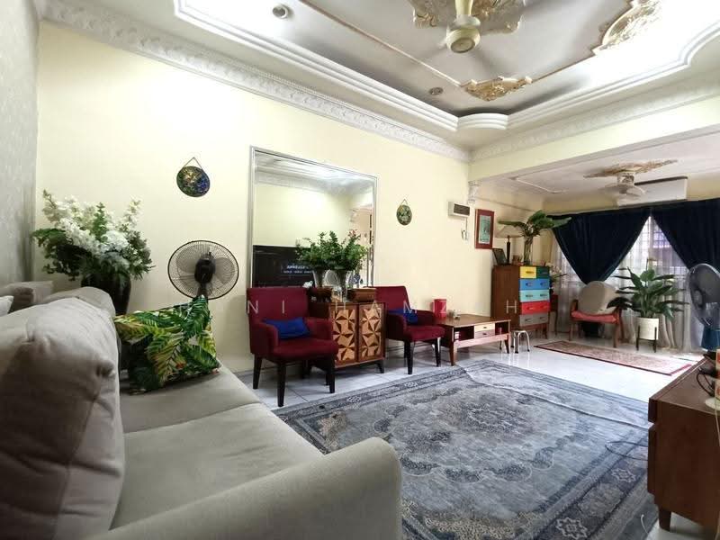 1.5-storey Terraced House for Sale in Keramat (Kuala Lumpur) - Hani Hamzah - Living Room - PropertyGuru.com.my