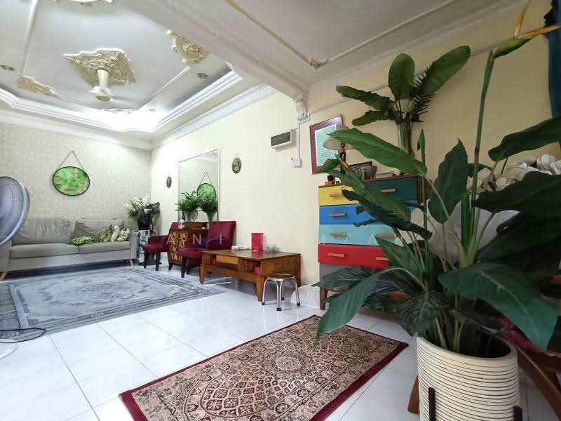 1.5-storey Terraced House for Sale in Keramat (Kuala Lumpur) - Hani Hamzah - Living Room - PropertyGuru.com.my