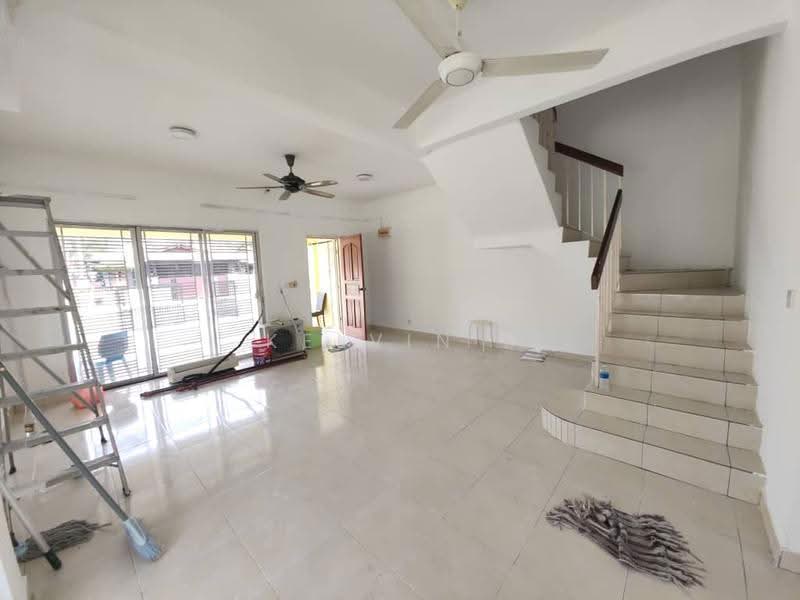 Rumah Teres 2-Tingkat untuk Dijual di Bandar Country Homes (Rawang) - Kelvin . - Living Room - PropertyGuru.com.my