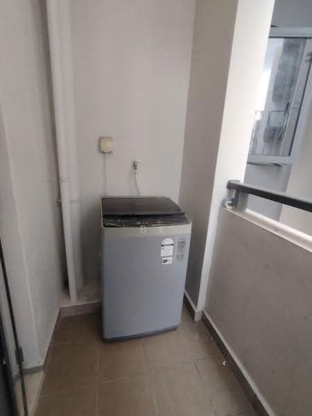 Kediaman Servis untuk Disewa di R&F Princess Cove Phase 1 - BK - Balcony - PropertyGuru.com.my