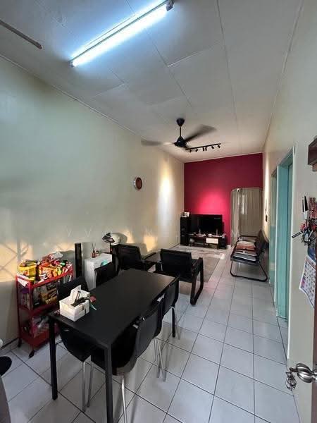 Rumah Teres 1-Tingkat untuk Dijual di Taman Anggerik (Tampoi) - Yvonne Lim - Living Room - PropertyGuru.com.my