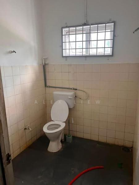 Factory for Rent in Balakong (Selangor) - Alex Liew - Bathroom - PropertyGuru.com.my