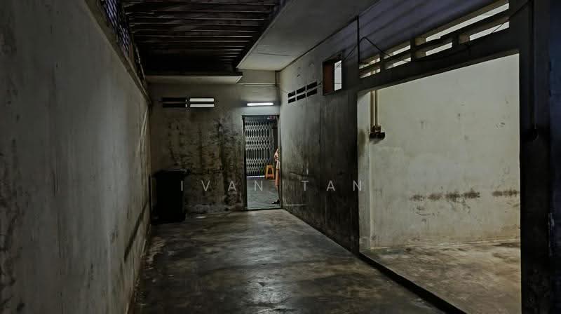 Shop for Rent in Jalan Klang Lama (Old Klang Road) (Kuala Lumpur) - Ivan Tan - Corridor - PropertyGuru.com.my
