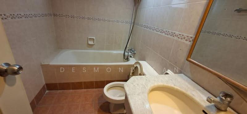 Condominium for Rent at Gurney Park Condominium - Desmond Tan - Bathroom - PropertyGuru.com.my