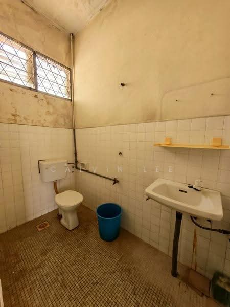 2-storey Terraced House for Sale in Taman Sri Bahagia (Johor Bahru) - Calvin Lee - Bathroom - PropertyGuru.com.my