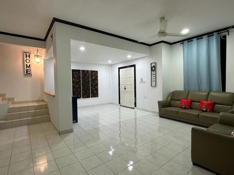 Rumah Berkembar untuk Dijual di Shah Alam (Selangor) - Tommy Lim - Living Room - PropertyGuru.com.my