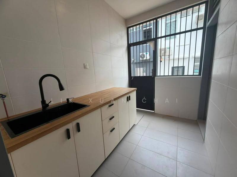 2-storey Terraced House for Sale in Bandar Putra Kulai (Kulai) - Lik Xuan Chai - Kitchen - PropertyGuru.com.my