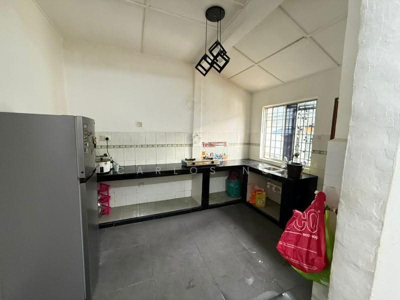 1-storey Terraced House for Rent in Bandar Kinrara Seksyen 3 (Bandar Kinrara) - Carlos Ng - Kitchen - PropertyGuru.com.my
