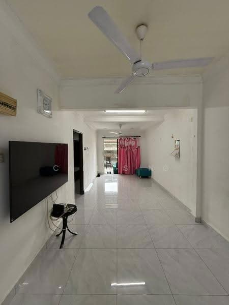 1-storey Terraced House for Rent in Bandar Kinrara Seksyen 3 (Bandar Kinrara) - Carlos Ng - Living Room - PropertyGuru.com.my
