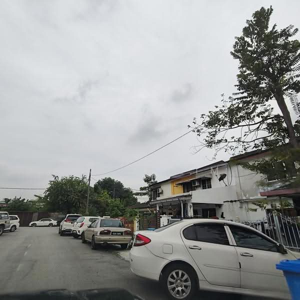 2-storey Terraced House for Sale in Seksyen 25 (Shah Alam) - Lorna Lim - Exterior - PropertyGuru.com.my