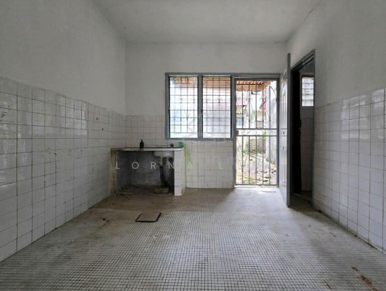 2-storey Terraced House for Sale in Seksyen 25 (Shah Alam) - Lorna Lim - Kitchen - PropertyGuru.com.my
