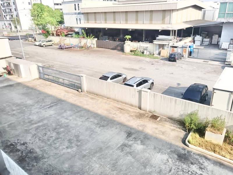 Warehouse for Rent in Taman Perindustrian Meranti (Puchong) - Hartini Binti Ismail - Exterior - PropertyGuru.com.my