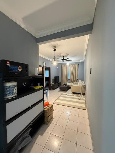 Rumah Flat untuk Disewa di Pangsapuri Berembang Indah - Chris Choo - Living Room - PropertyGuru.com.my