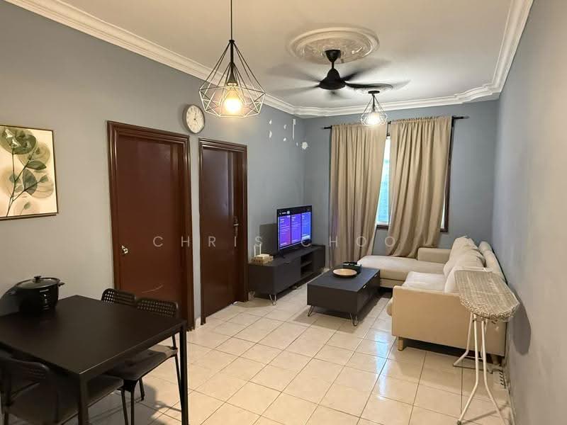 Rumah Flat untuk Disewa di Pangsapuri Berembang Indah - Chris Choo - Living Room - PropertyGuru.com.my