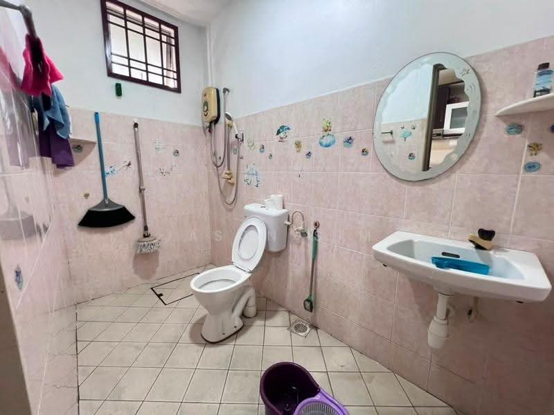 2-storey Terraced House for Sale in Taman Pulai Utama (Skudai) - Jason Sim - Bathroom - PropertyGuru.com.my