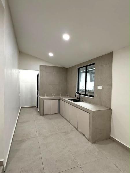 1-storey Terraced House for Sale in Taman Ungku Tun Aminah (Skudai) - Calvin Lee - Kitchen - PropertyGuru.com.my