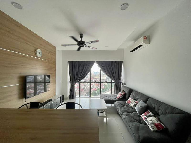 Kediaman Servis untuk Dijual di Icon Residenz 2 @ Icon City - Kim Wong - Living Room - PropertyGuru.com.my