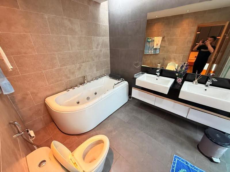 3-storey Terraced House for Sale in Prima Selayang (Selayang) - Sean Yong - Bathroom - PropertyGuru.com.my