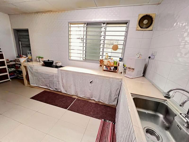 2-storey Terraced House for Sale in Taman Setia Indah (Tebrau) - Calvin Lee - Kitchen - PropertyGuru.com.my