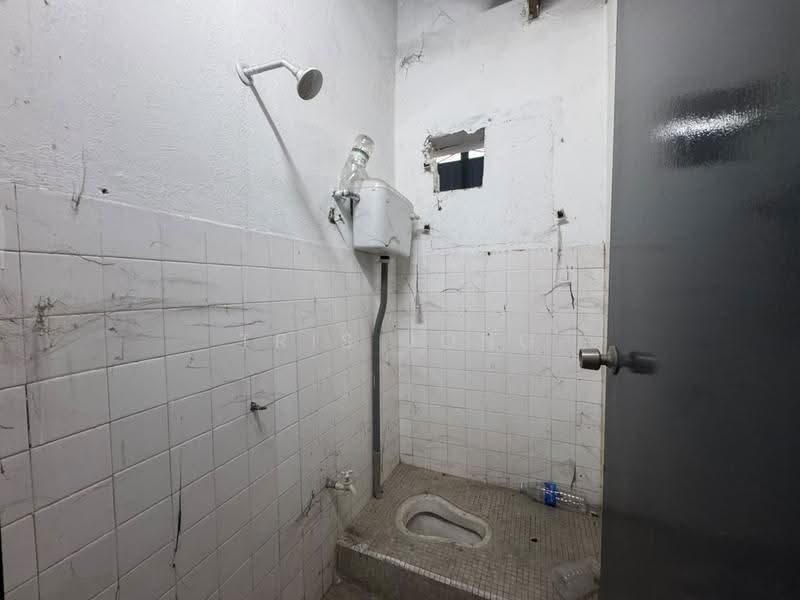 Warehouse for Rent in Bandar Bukit Beruntung (Bukit Beruntung) - Tris Jong - Bathroom - PropertyGuru.com.my
