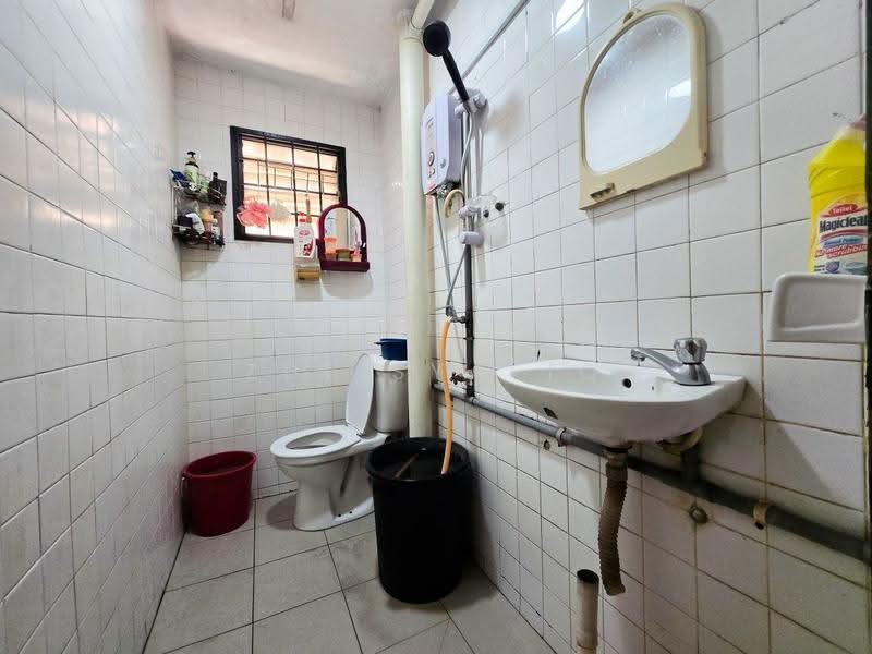 Apartment for Sale at Pandan Jaya Blok M - Zul Syafiq - Bathroom - PropertyGuru.com.my