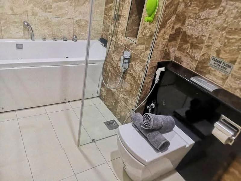 Service Residence for Sale at Paragon Suites @ CIQ - Darryl Kee - Bathroom - PropertyGuru.com.my