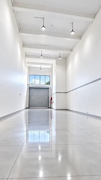 Kedai / Pejabat untuk Disewa di Hicom - Glenmarie Industrial Park (Shah Alam) - Christenaida Safari - Interior - PropertyGuru.com.my